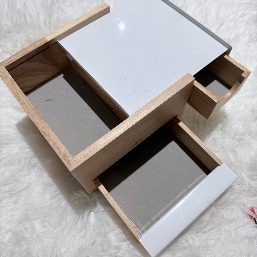 Umbra White and Wood Jewelry Organizer